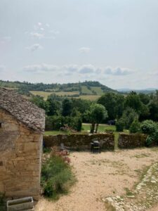 Les extérieurs du gîte de la Fontaine - Blayac - Aveyron